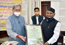 लोक गायक नरेंद्र सिंह नेगी को मिला केदार सिंह रावत पर्यावरण पुरस्कार लोक गायक नरेंद्र सिंह नेगी को मिला केदार सिंह रावत पर्यावरण पुरस्कार