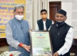 लोक गायक नरेंद्र सिंह नेगी को मिला केदार सिंह रावत पर्यावरण पुरस्कार लोक गायक नरेंद्र सिंह नेगी को मिला केदार सिंह रावत पर्यावरण पुरस्कार