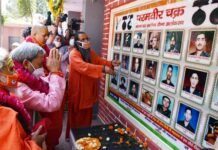 मुख्यमंत्री तीरथ सिंह रावत ने एसएमजेएनपीजी कालेज में शौर्य दीवार पर पुष्पांजलि अर्पित कर जवानों को किया नमन Command Control Center of Police Surveillance System