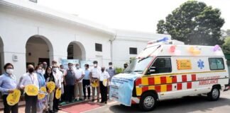 केंद्रीय मंत्री नितिन गडकरी ने राजमार्ग घटना प्रबंधन हेतु उत्तराखण्ड के लिए एम्बुलेंस को दिखाई हरी झण्डी ambulance for Uttarakhand