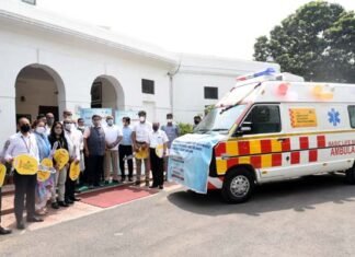 केंद्रीय मंत्री नितिन गडकरी ने राजमार्ग घटना प्रबंधन हेतु उत्तराखण्ड के लिए एम्बुलेंस को दिखाई हरी झण्डी ambulance for Uttarakhand