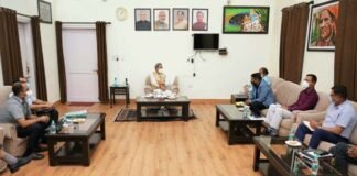 उत्तराखंड : मुख्यमंत्री ने बुलाई आपात बैठक, बिना RT-PCR नेगेटिव रिपोर्ट के नहीं मिलेगी अनुमति, शादी समारोह में अब 100 ही लोगों को अनुमति, बिना मास्क के लगेगा 500 रुपये जुर्माना no one will not be allowed in Uttarakhand without negative report RT-PCR