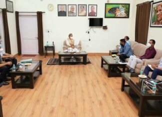 उत्तराखंड : मुख्यमंत्री ने बुलाई आपात बैठक, बिना RT-PCR नेगेटिव रिपोर्ट के नहीं मिलेगी अनुमति, शादी समारोह में अब 100 ही लोगों को अनुमति, बिना मास्क के लगेगा 500 रुपये जुर्माना no one will not be allowed in Uttarakhand without negative report RT-PCR