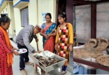 सतपुली : स्वरोजगार की अलख जगा रही हैं नीलम नीलकंठ, मलेठी में गोबर से हवन सामग्री बनाने का लघु उद्योग किया शुरू handicraft-industry-in-satpuli