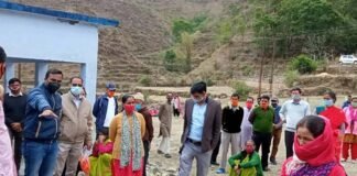 पौड़ी डीएम डॉ. जोगदण्डे ने विकासखंड पोखडा के ग्राम पंचायत गड़ोली में मशरूम फार्म का किया स्थलीय निरीक्षण mushroom-farm-in-Pokhada
