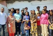 NSUI के 51वें स्थापना दिवस पर NSUI पौड़ी द्वारा गरीब छात्रों को उनके आवास पर जाकर पाठ्य सामाग्री भेंट की गई nsui-pauri