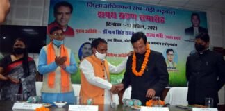 जिला अधिवक्ता संघ के शपथ ग्रहण समारोह में मुख्य अतिथि उच्च शिक्षा मंत्री डा. धन सिंह रावत ने नवनिर्वाचित पदाधकारियों को दिलाई सपथ Oath Ceremony of District Advocates Association in Pauri
