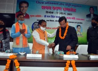 जिला अधिवक्ता संघ के शपथ ग्रहण समारोह में मुख्य अतिथि उच्च शिक्षा मंत्री डा. धन सिंह रावत ने नवनिर्वाचित पदाधकारियों को दिलाई सपथ Oath Ceremony of District Advocates Association in Pauri