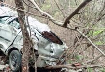 पौड़ी गढ़वाल से देहरादून जा रही कार खाई में गिरी, शिक्षक दंपती की मौत