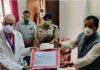 कोरोना से जंग : वन मंत्री डॉ. हरक सिंह रावत ने कोटद्वार बेस अस्पताल को सौंपा पांच करोड़ का चेक Forest Minister Harak Singh Rawat