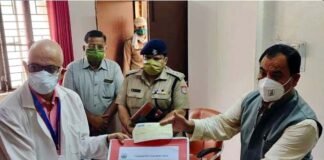 कोरोना से जंग : वन मंत्री डॉ. हरक सिंह रावत ने कोटद्वार बेस अस्पताल को सौंपा पांच करोड़ का चेक Forest Minister Harak Singh Rawat
