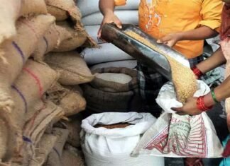 पौड़ी गढ़वाल : सरकारी राशन की दुकान में अनियमितता मिलने पर विक्रेता की जमानत जब्त Government ration shop