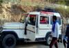 कोरोना काल में निशुल्क गाड़ी की सेवा देकर गांव में राशन एवं दवाइयां पंहुचा रहा युवा ओमी डोबरियाल Omi-Dobriyal-providing-free