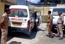 उत्तराखंड : 3 किमी की दूरी के 6 हजार रुपये वसूलने वाले एम्बुलेंस संचालक की एम्बुलेंस को एसडीएम ने किया सीज Ambulance operator took 6 thousand rupees for a distance of 3 km