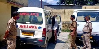 उत्तराखंड : 3 किमी की दूरी के 6 हजार रुपये वसूलने वाले एम्बुलेंस संचालक की एम्बुलेंस को एसडीएम ने किया सीज Ambulance operator took 6 thousand rupees for a distance of 3 km