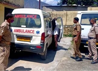 उत्तराखंड : 3 किमी की दूरी के 6 हजार रुपये वसूलने वाले एम्बुलेंस संचालक की एम्बुलेंस को एसडीएम ने किया सीज Ambulance operator took 6 thousand rupees for a distance of 3 km