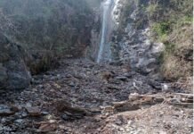 कोरोना काल में भी गंदा पानी पीने को मजबूर बंदूण गांव के ग्रामीण bandun-gaon