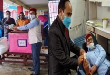 भाजपा युवा मोर्चा के कार्यकर्ताओं ने जिला चिकित्सालय पौड़ी में किया रक्तदान blood-donation