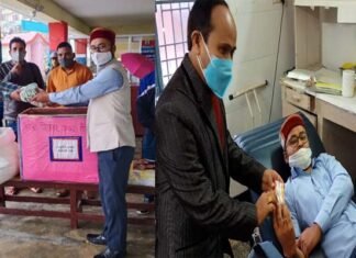 भाजपा युवा मोर्चा के कार्यकर्ताओं ने जिला चिकित्सालय पौड़ी में किया रक्तदान blood-donation