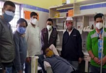 स्व. राजीव गांधी की पुण्यतिथि पर कांग्रेस कार्यकर्ताओं ने किया रक्तदान Congress workers donated blood on Rajiv Gandhi's death anniversary