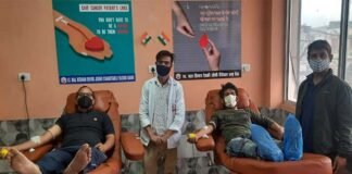 कोरोना संकट काल में जरूरतमंदों की मदद कर मानवता का धर्म निभा रहे हैं, श्रद्धा संस्था के स्वयंसेवक