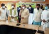 जनपद भ्रमण पर चम्पावत पंहुचे सीएम तीरथ ने लिया स्वास्थ्य सुविधाओं का जायजा, सैंपलिंग बढ़ाने के निर्देश champawat