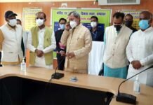 जनपद भ्रमण पर चम्पावत पंहुचे सीएम तीरथ ने लिया स्वास्थ्य सुविधाओं का जायजा, सैंपलिंग बढ़ाने के निर्देश champawat