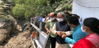 उत्तराखंड: CM तीरथ ने आपदा प्रभावित क्षेत्र देवप्रयाग पहुंचकर जाना प्रभावितों का हाल CM Tirath reached disaster affected area Devprayag