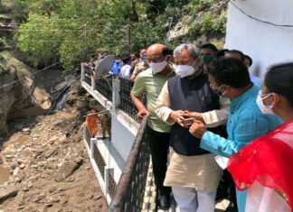 उत्तराखंड: CM तीरथ ने आपदा प्रभावित क्षेत्र देवप्रयाग पहुंचकर जाना प्रभावितों का हाल CM Tirath reached disaster affected area Devprayag