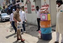 पाटीसैण चौकी में कम्युनिटी बास्केट में जनप्रतिनिधियों ने दिए 20 राशन किट community basket at Patisain Chowki