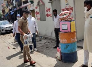 पाटीसैण चौकी में कम्युनिटी बास्केट में जनप्रतिनिधियों ने दिए 20 राशन किट community basket at Patisain Chowki