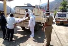 कोरोना योद्धा को चरितार्थ करती सतपुली पुलिस: कोरोना काल में कोरोना वॉरियर्स निभा रहे मानवता का धर्म corona-warriors