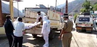 कोरोना योद्धा को चरितार्थ करती सतपुली पुलिस: कोरोना काल में कोरोना वॉरियर्स निभा रहे मानवता का धर्म corona-warriors