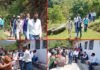 प्रवासियों की सुध लेने 3 किमी पैदल चलकर गांव पहुंचे पौड़ी डीएम, हमारे सवांददाता जगमोहन डांगी की खबर का असर dm-vijay-jogdande-pauri