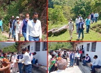 प्रवासियों की सुध लेने 3 किमी पैदल चलकर गांव पहुंचे पौड़ी डीएम, हमारे सवांददाता जगमोहन डांगी की खबर का असर dm-vijay-jogdande-pauri