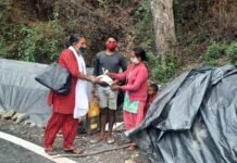 सतपुली : कोरोना काल में गरीब असहायों की आस बनी किन्नर ऋतु रावत