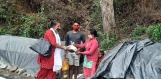 सतपुली : कोरोना काल में गरीब असहायों की आस बनी किन्नर ऋतु रावत