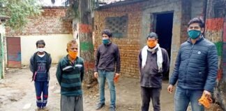 पूर्व प्रधानमंत्री स्व. राजीव गांधी की पुण्यतिथि पर युवा कांग्रेस द्वारा पौड़ी में मास्क वितरण कार्यक्रम mask-distribution at pauri