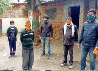 पूर्व प्रधानमंत्री स्व. राजीव गांधी की पुण्यतिथि पर युवा कांग्रेस द्वारा पौड़ी में मास्क वितरण कार्यक्रम mask-distribution at pauri