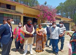 विधायक कोली ने जिला अस्पताल पौड़ी में कोविड संक्रमित वार्ड का निरीक्षण करते हुए सम्बन्धित अधिकारियों को आवश्यक निर्देश दिये mla-mukesh-koli