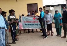 पौड़ी गढ़वाल : विश्व रेडक्रॉस दिवस पर रेडक्रॉस सोसाइटी ने कोविड सुरक्षा में लगे फ्रंटलाइन वर्कर्स को बांटे मास्क, सैनेटाइजर red-cross-society-pauri