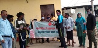 पौड़ी गढ़वाल : विश्व रेडक्रॉस दिवस पर रेडक्रॉस सोसाइटी ने कोविड सुरक्षा में लगे फ्रंटलाइन वर्कर्स को बांटे मास्क, सैनेटाइजर red-cross-society-pauri