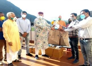 पर्यटन मंत्री ने चौबट्टाखाल विधानसभा को दिए कंसंट्रेटर, ऑक्सीमीटर और थर्मल स्कैनर satpal-maharaj
