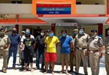 श्रीनगर गढ़वाल : नशीले पदार्थ और अवैध हथियार के साथ एक युवती समेत पांच लोग गिरफ्तार Five people including a young woman arrested in Srinagar with narcotics