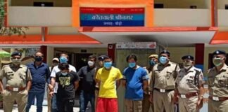 श्रीनगर गढ़वाल : नशीले पदार्थ और अवैध हथियार के साथ एक युवती समेत पांच लोग गिरफ्तार Five people including a young woman arrested in Srinagar with narcotics