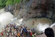 दुखद खबर : ननिहाल घूमने आए भाई बहन की नहाते वक्त की झील में गिरने से मौत Brother and sister died by drowning in a waterfall
