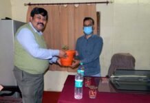 CDO आशीष भटगांई ने प्रसार प्रशिक्षण केन्द्र पौड़ी द्वारा संचालित कार्यक्रमों को लेकर अधिकारियों एवं कार्मिकों के साथ की चर्चा CDO Ashish Bhatgai