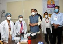 मुख्यमंत्री तीरथ ने किया टीकाकरण कार्यक्रम की व्यवस्थाओं का निरीक्षण Chief Minister Tirath inspected the arrangements for the vaccination program