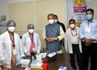 मुख्यमंत्री तीरथ ने किया टीकाकरण कार्यक्रम की व्यवस्थाओं का निरीक्षण Chief Minister Tirath inspected the arrangements for the vaccination program
