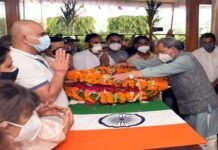 मुख्यमंत्री ने हल्द्वानी पहुंचकर इंदिरा हृदयेश को दी श्रद्धांजलि, अंतिम दर्शन के लिए स्वराज आश्रम रखा गया है पार्थिव शरीर CM paid tribute to Indira Hridayesh